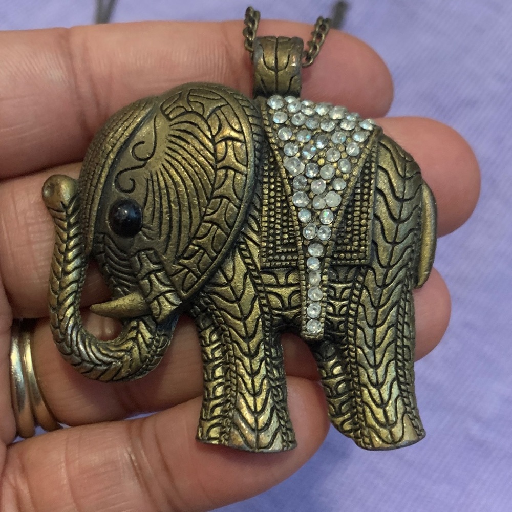 Vintage Brass Elephant Pendant Necklace - Picture 2 of 4